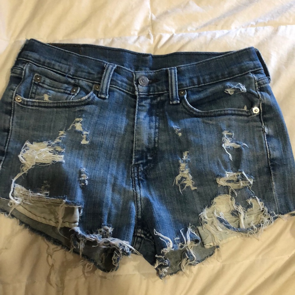 Levi’s shorts distressed high waisted size 3/5